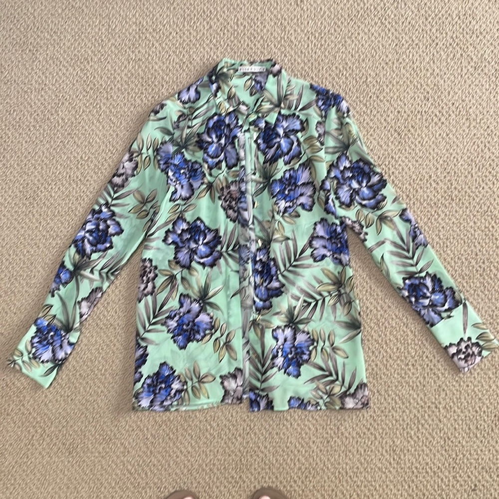 Alice and Olivia green and purple floral silk shirt. Size 6 gently worn
